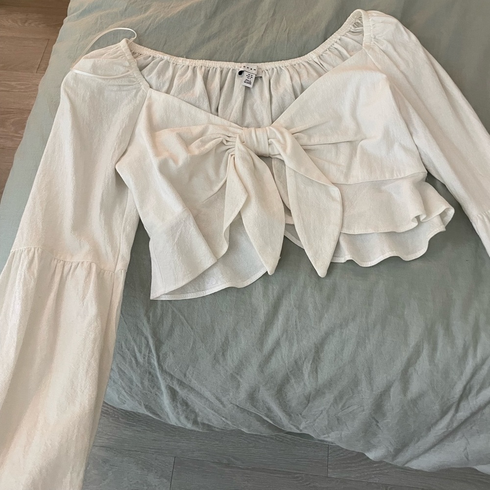 TOPSHOP white long sleeve shirt with bow.